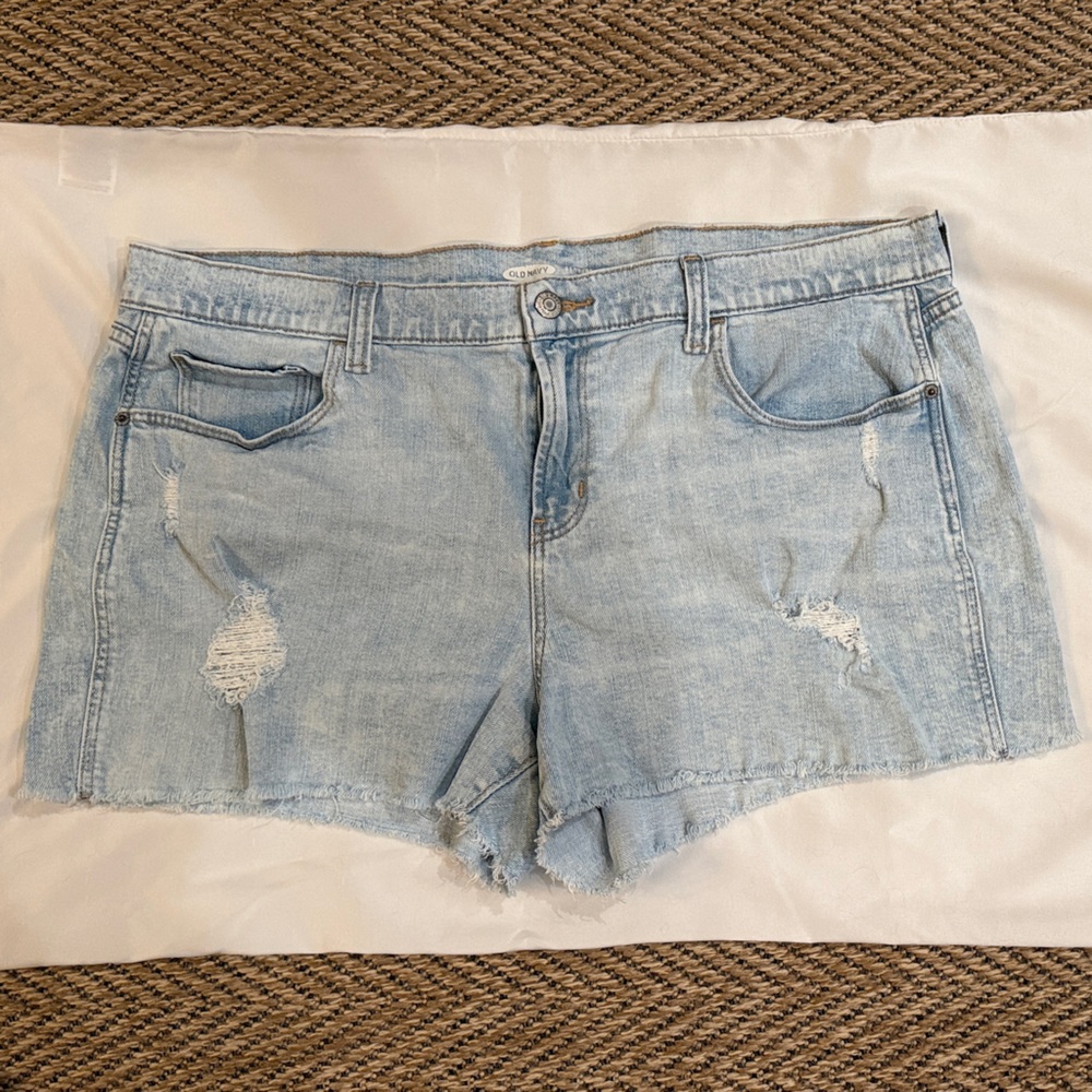 Old Navy Boyfriend Light Wash Distressed Denim Shorts